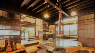 そば半 登呂店の店内
